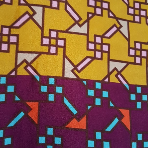 Collective Concepts xs bold patterned blouse - Picture 3 of 4